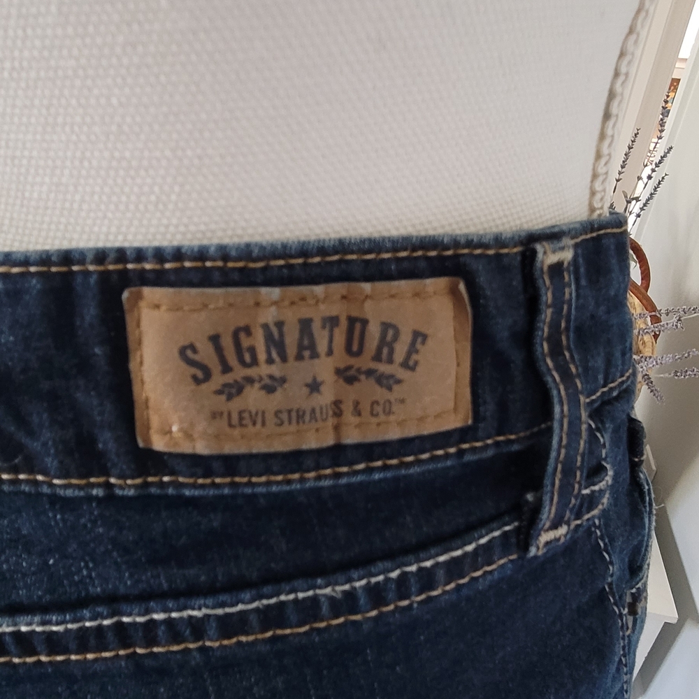 Signature by Levi Strauss Indigo Women's Bermudas - Picture 3 of 8